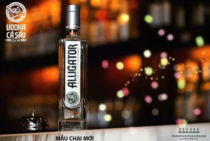 Vodka ca sau den 500 ml gia mau moi